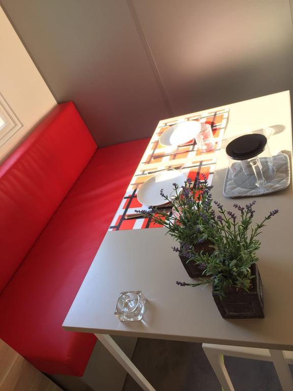 Chaletrent - Stacaravans Saint-Aygulf Hotel Fréjus Екстериор снимка